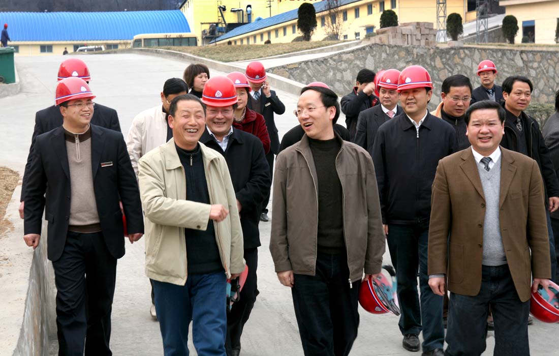 2008年3月，宜昌市市長李樂成到東圣集團調(diào)研。
